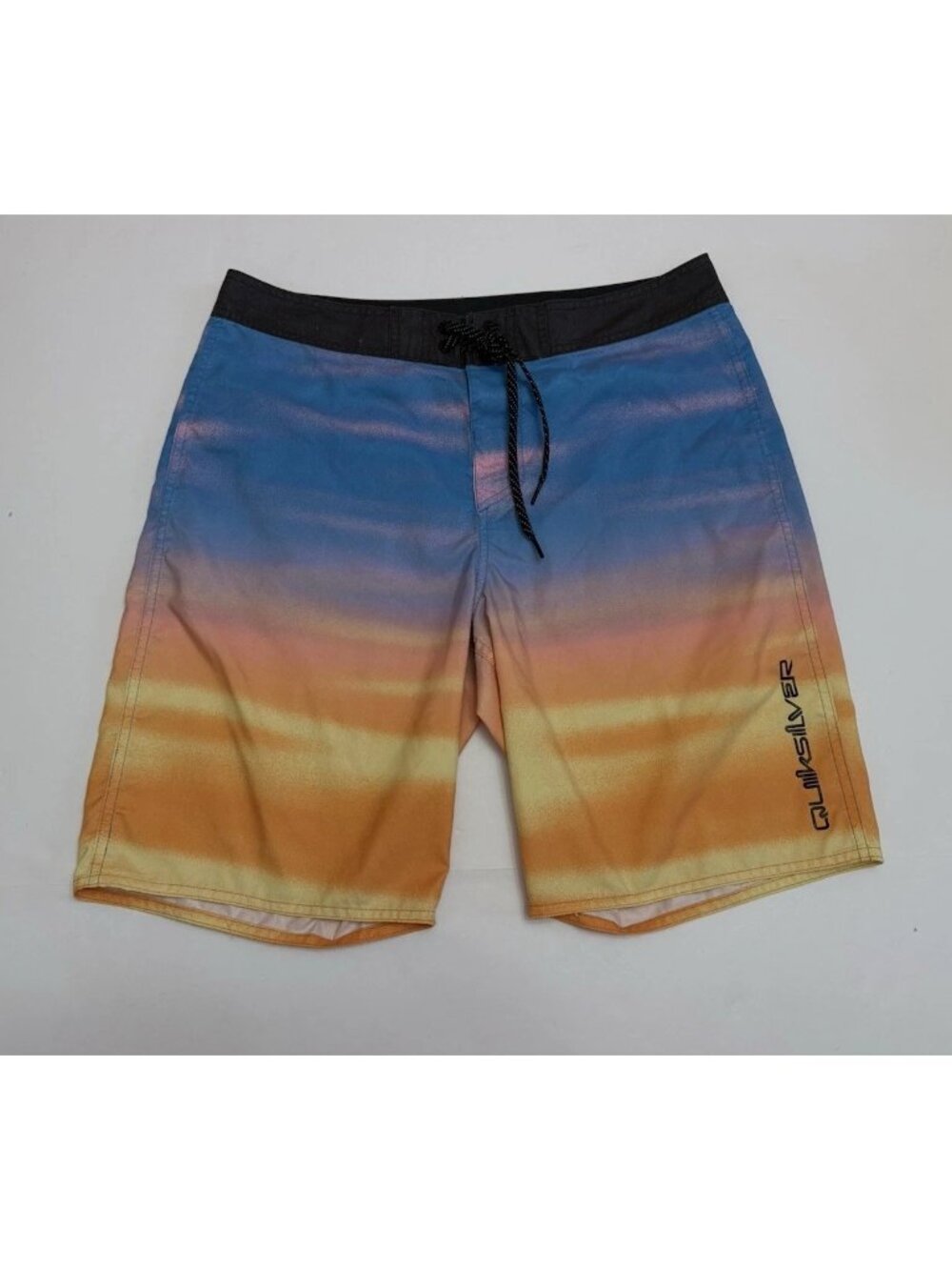 Quiksilver Board Shorts Men’s Size 32 Blue Orange Gradient Surf Swim Trunks 20”